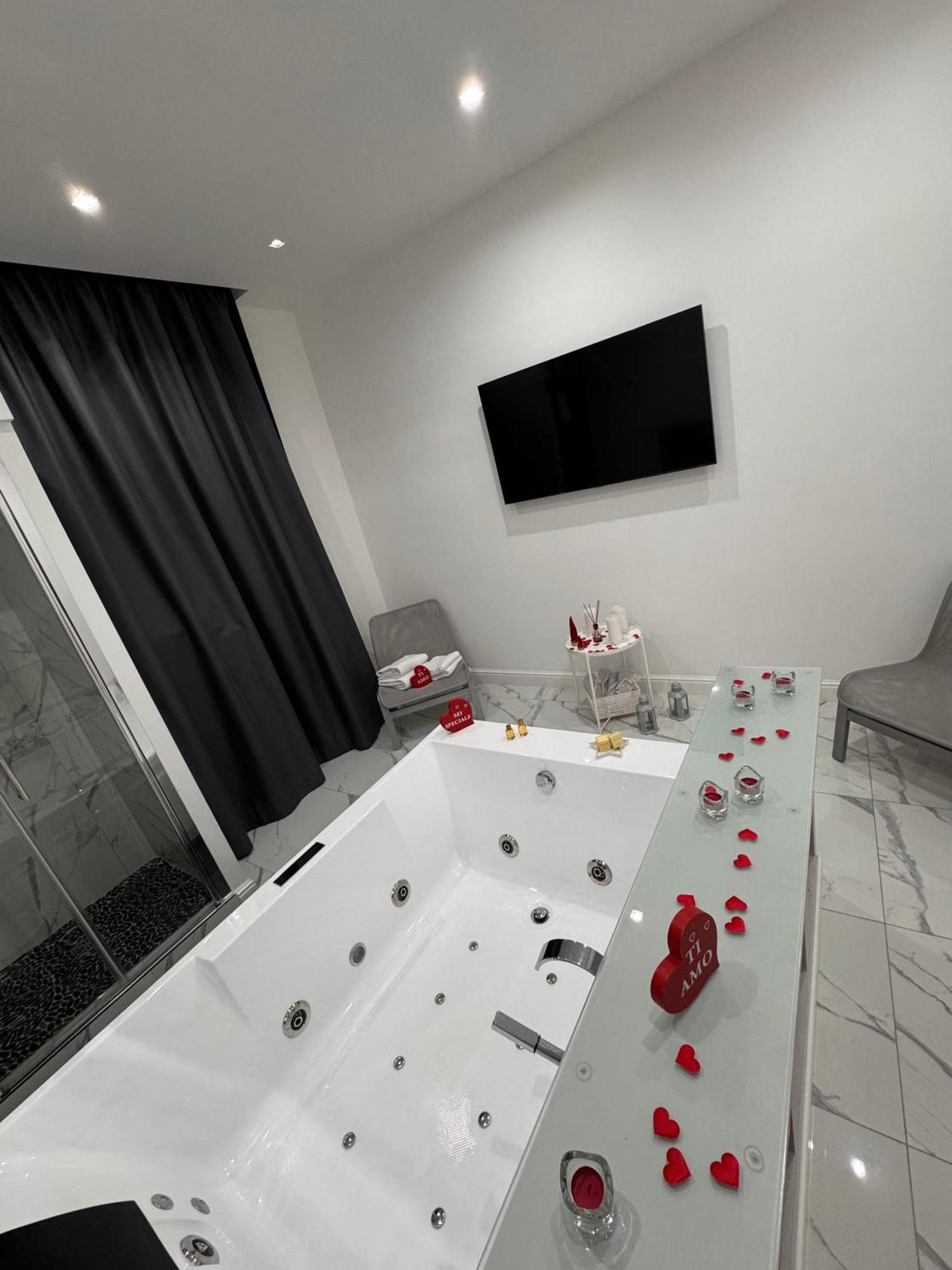 Lady Mary'S Luxury Suites Nápoles Exterior foto